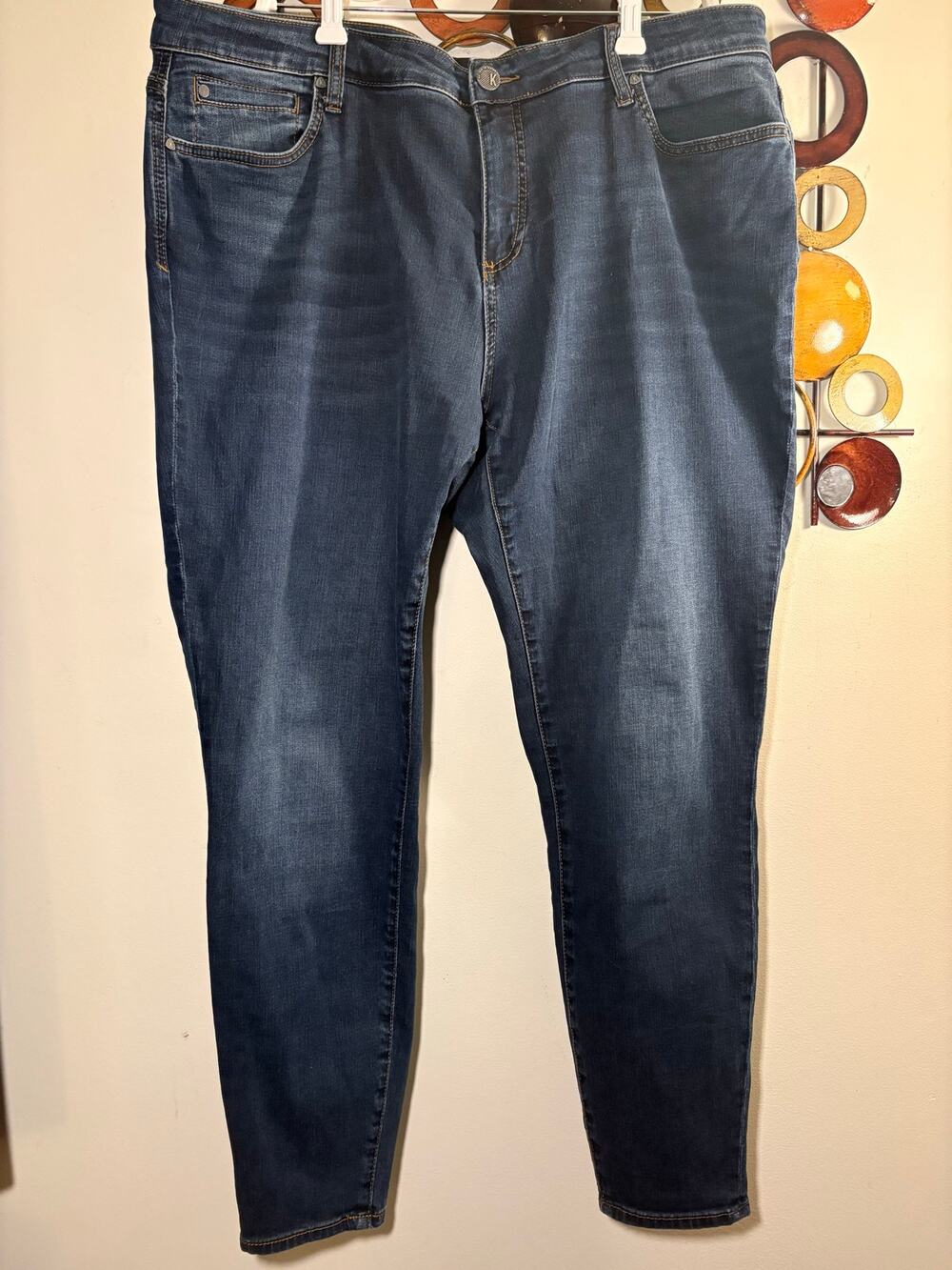 B63 Kut from the Kloth Women’s 18 skinny leg jeans